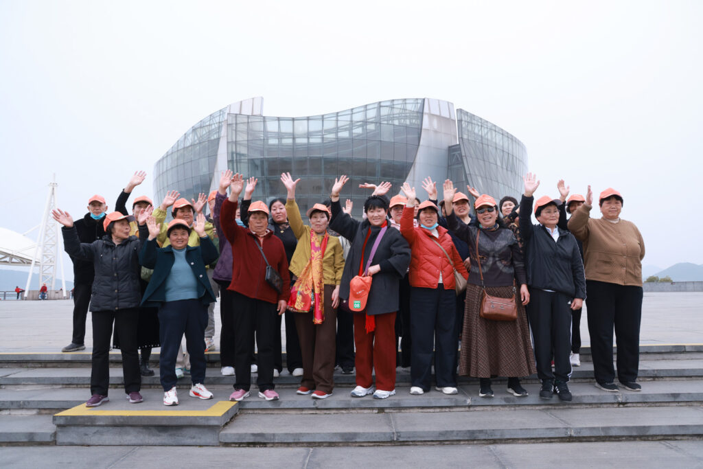 Employee parents at the Xuzhou opening stage of their travel programme