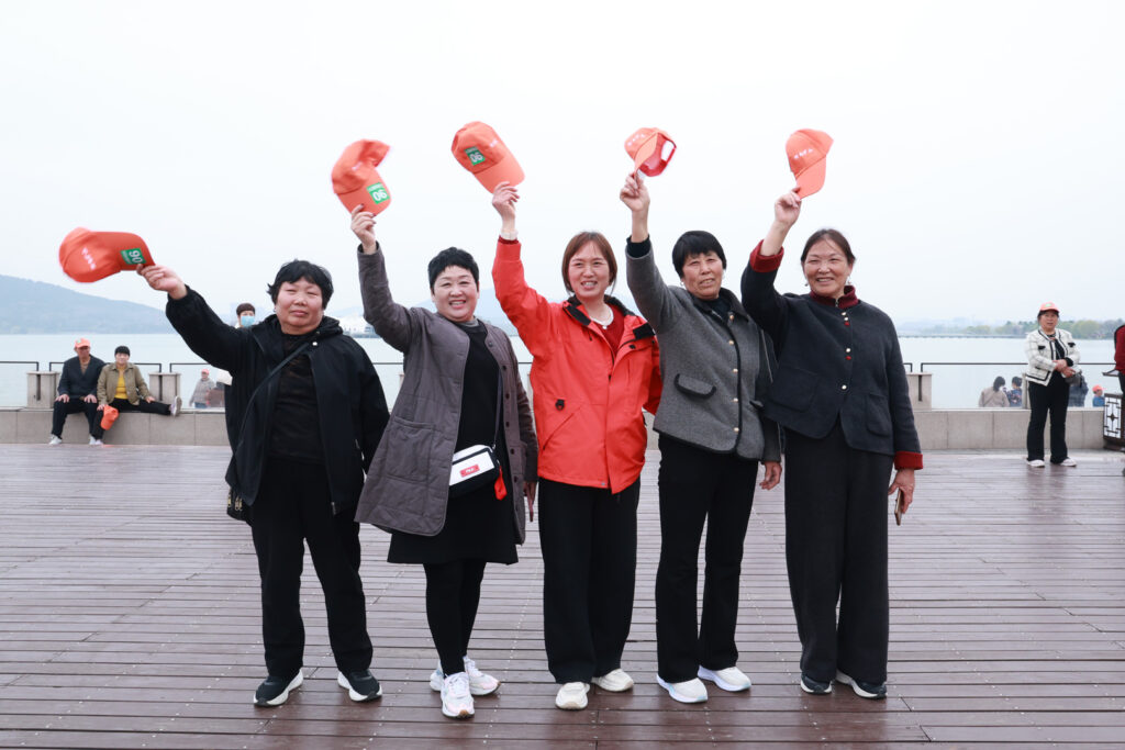 Employee parents at the Xuzhou opening stage of their travel programme
