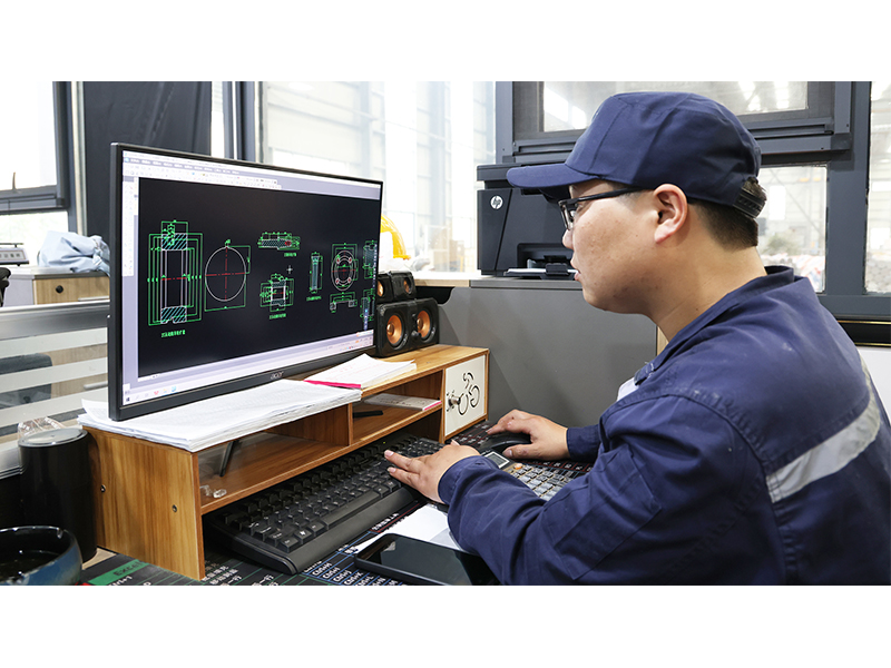 Forging specialist Xu Xiaohu working in the crane-component workshop