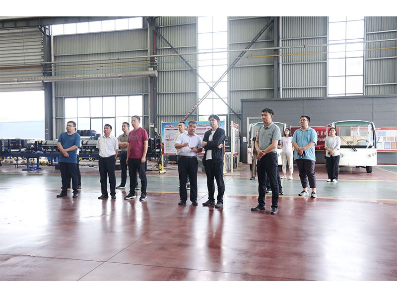 Hami delegation visiting crane manufacturing facilities in July 2024