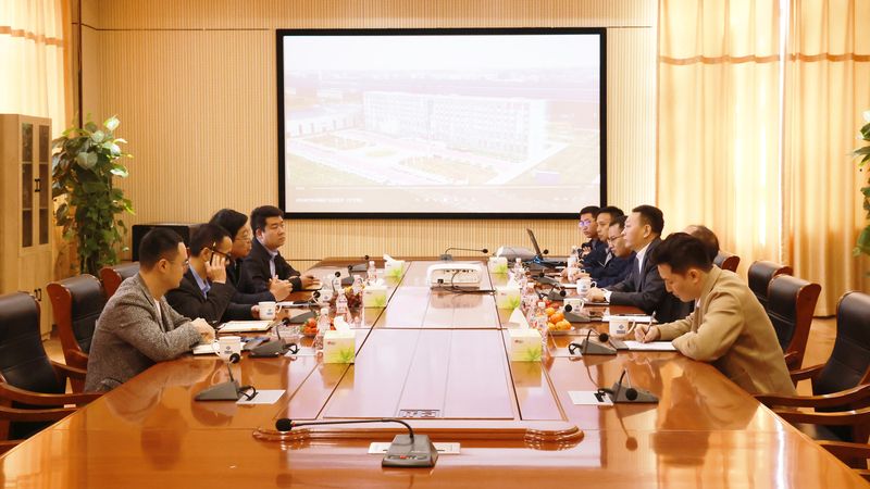 Inland-Port Forum Reviews Intelligent Lifting and Logistics — image 6 Henan Mine representatives at the inland-port development forum