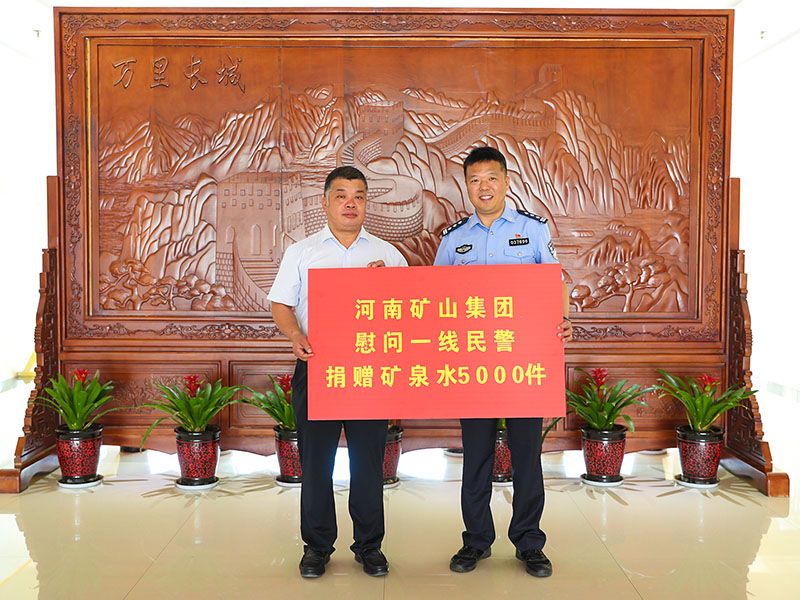Company representatives delivering hot-weather community supplies in June 2022