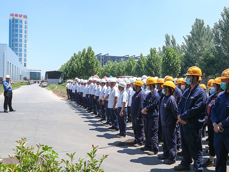 Factory quality meeting and review of nonconforming crane equipment