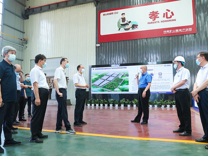 Provincial delegation visiting crane manufacturing facilities in June 2022