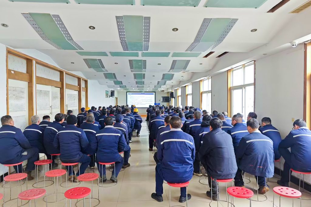 New Year Training Focuses on Rigging and Forklift Safety — image 5 Rigging and forklift safety training at the crane manufacturing base