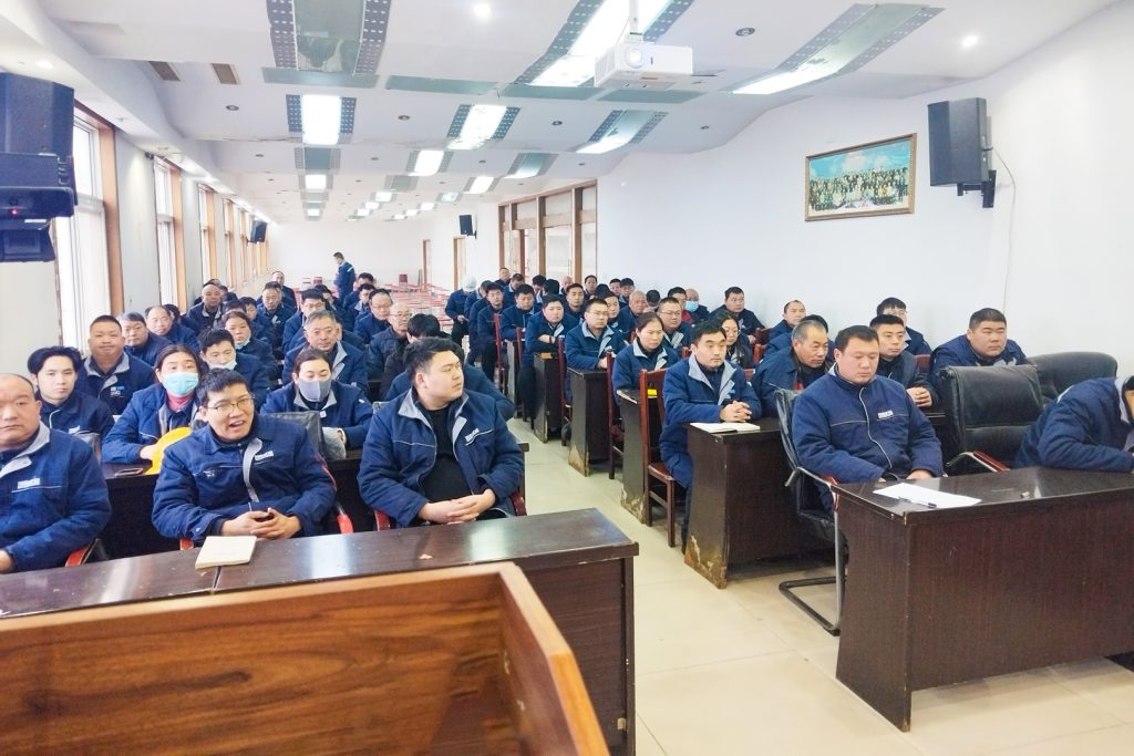 New Year Training Focuses on Rigging and Forklift Safety — image 7 Rigging and forklift safety training at the crane manufacturing base