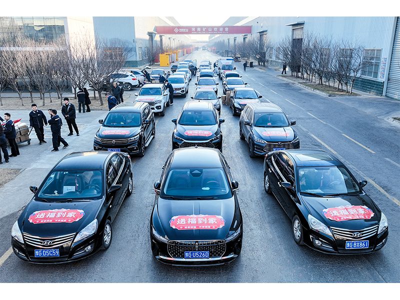 Vehicles delivering Lunar New Year gifts to sales staff families