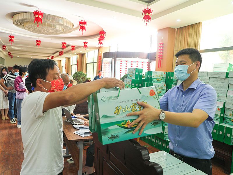 Dragon Boat Festival gifts prepared for regional sales representatives