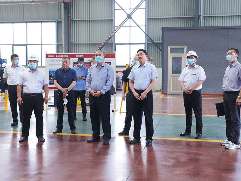 Special-equipment delegation visiting crane manufacturing facilities