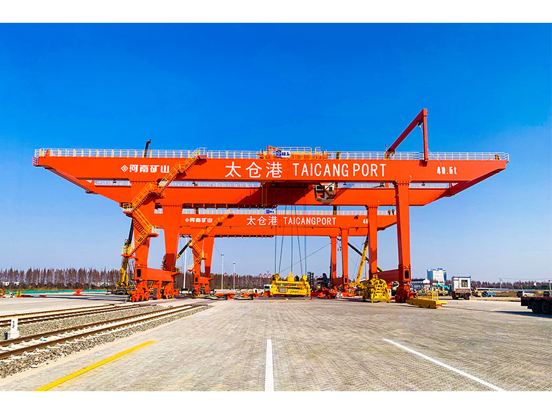 Rail-mounted container gantry cranes delivered to Taicang Port