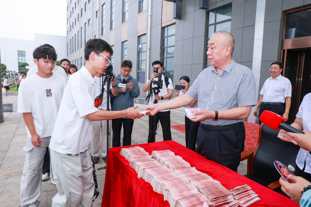 Student-assistance event at the Henan Mine intelligent industrial park