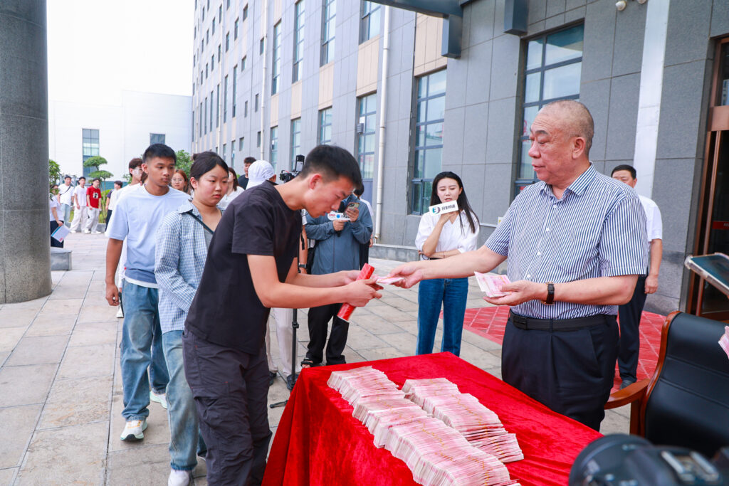 Student-assistance event at the Henan Mine intelligent industrial park
