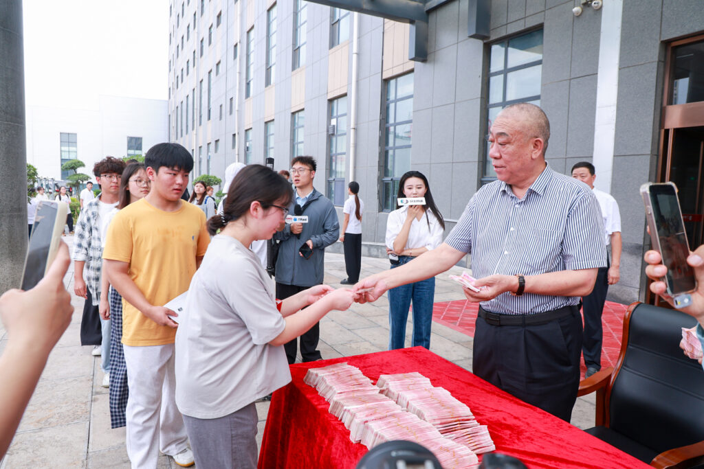 Student-assistance event at the Henan Mine intelligent industrial park
