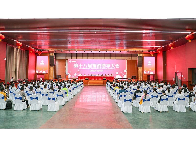 Students receiving university assistance at the August 2021 gathering