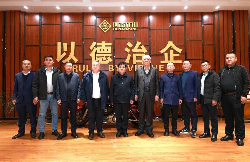 Wangjiang and Panhua representatives touring the crane manufacturing park
