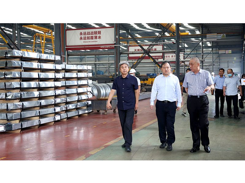 Xinxiang delegation visiting the intelligent industrial park in August 2022