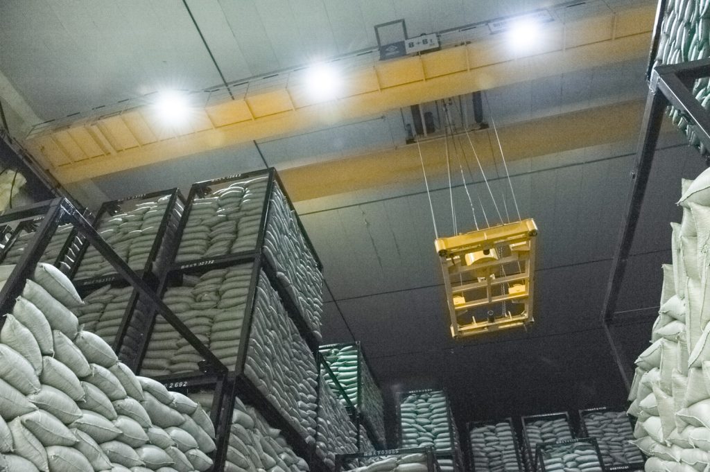 Automated overhead crane above a cold-store storage aisle