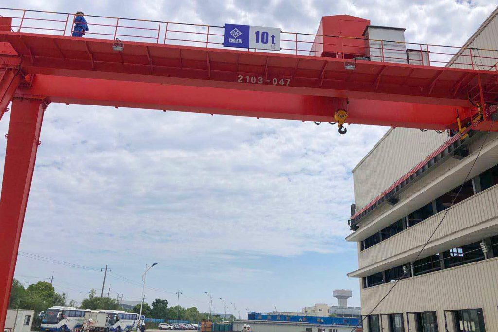 Crane installation for shipyard block assembly and handling