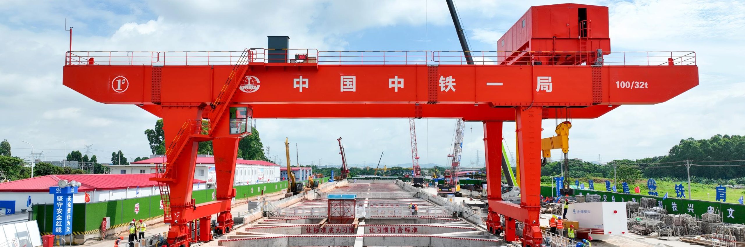 Gantry crane above a metro shaft excavation site