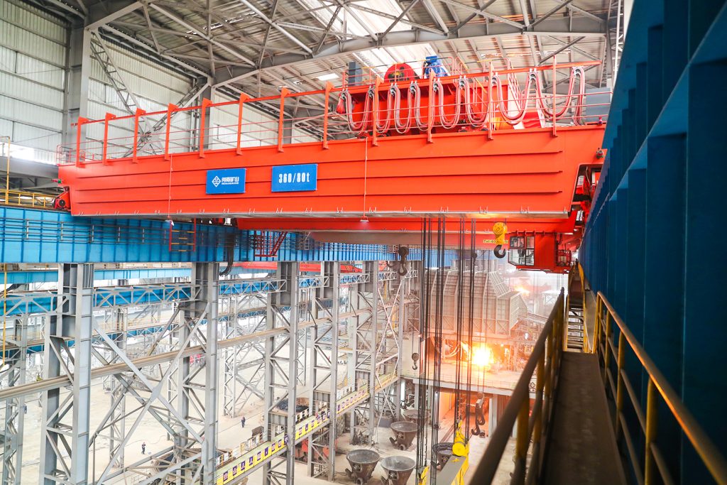 Casting overhead crane installed in a steel production workshop