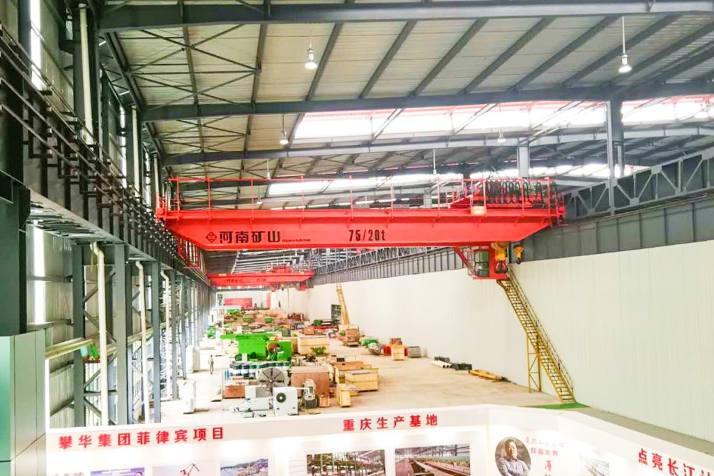 Overhead crane installed in a steel hot rolling mill