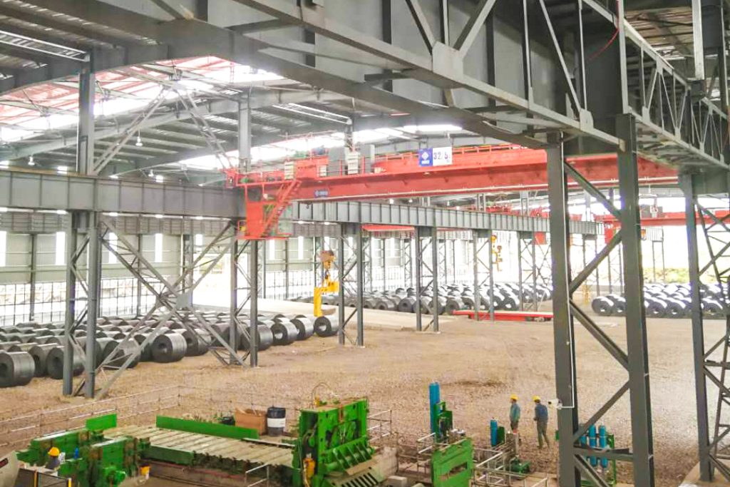 Overhead crane installed in a steel hot rolling mill